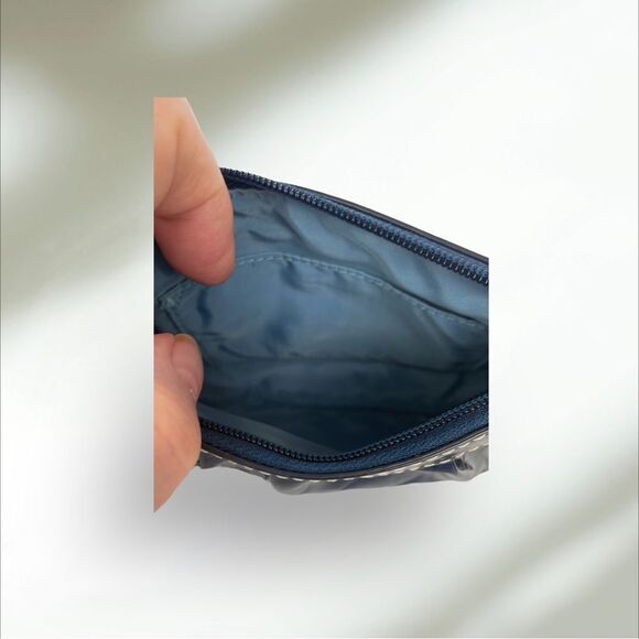 COACH NAVY PATENT WRISTLET - Picture 6 of 7